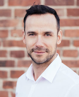 Dennis_Rezension_FuenfFrames